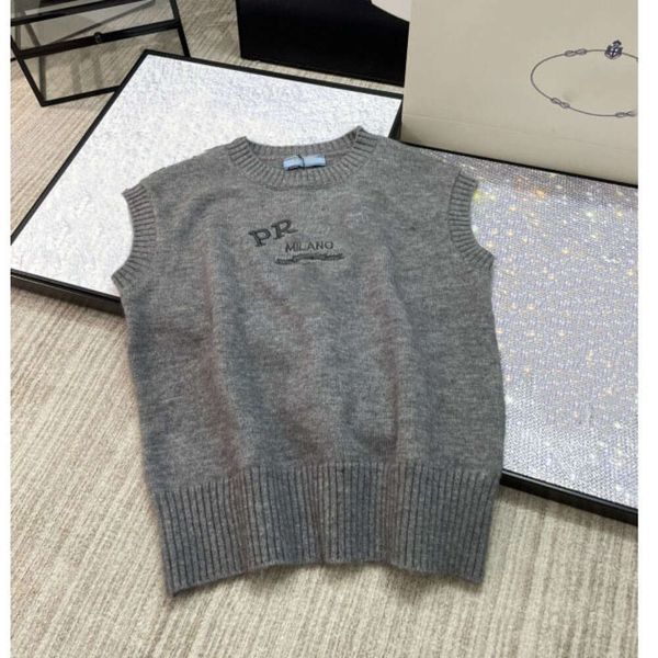 Women Clothes 23 Autumn/Winter New Style Fashion Letter Embroidered Vest Knitted Tank Top Sleeveless Solid Color Short Top, Black
Women Clothes 23 Autumn/Winter New Style Fashion Letter Embroidered Vest Knitted Tank Top Sleeveless Solid Color Short Top, Black