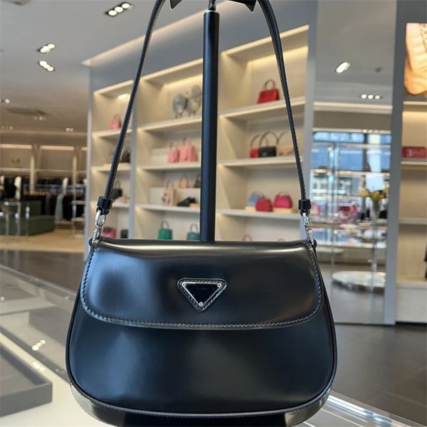 smooth designer handbags cleo underarm shoulder bag for women popular pure color triangle borse metal hardware accessories luxury bags leath
smooth designer handbags cleo underarm shoulder bag for women popular pure color triangle borse metal hardware accessories luxury bags leath