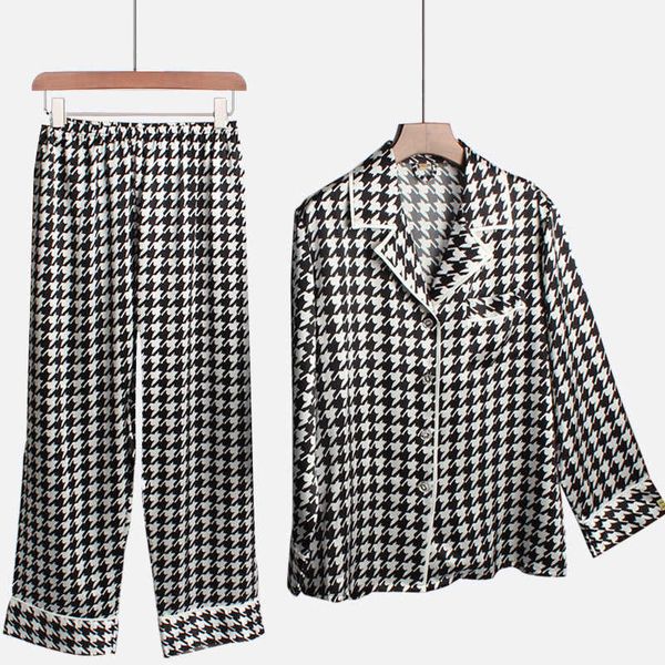 net red pink silk pajamas thousand bird grid small women's mulberry long sleeve home clothes autumn and winter outwear set
net red pink silk pajamas thousand bird grid small women's mulberry long sleeve home clothes autumn and winter outwear set