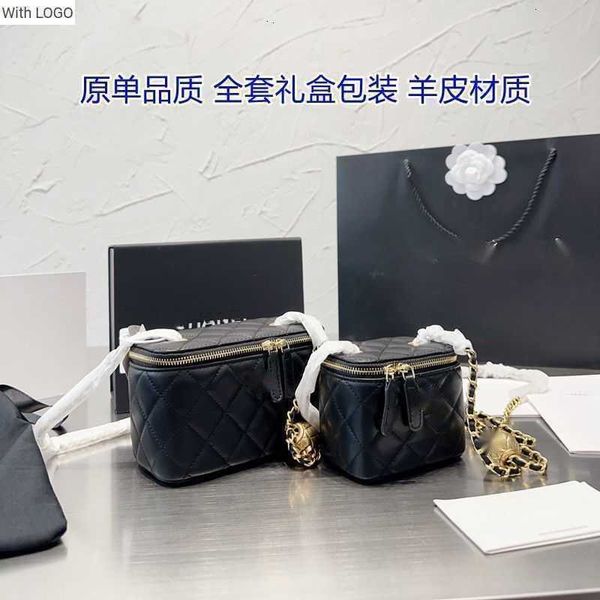 evening bags luxury brand design letter quilted chain cc bag small women's new golden ball box bag makeup bag one shoulder fashionable, White
evening bags luxury brand design letter quilted chain cc bag small women's new golden ball box bag makeup bag one shoulder fashionable, White