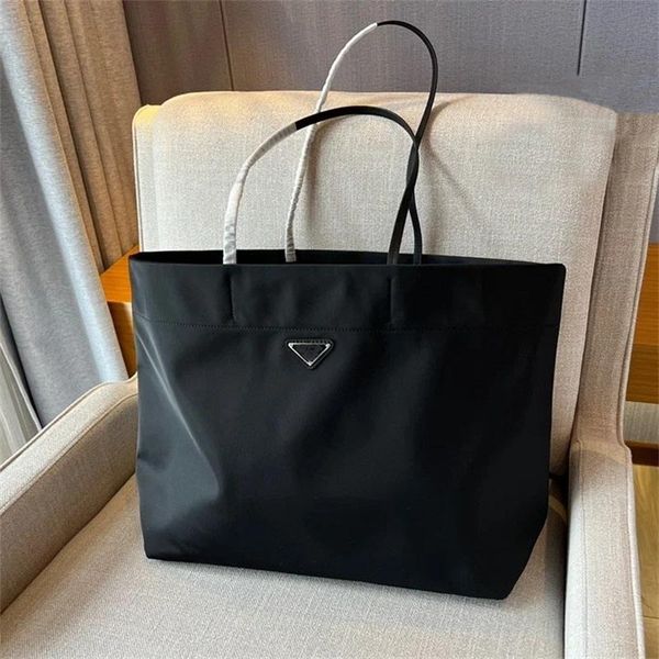 re nylon designer bag women shoulder bags leather canvas zipper closure handle triangle book borse magnetic buckle pocket luxury tote handba
re nylon designer bag women shoulder bags leather canvas zipper closure handle triangle book borse magnetic buckle pocket luxury tote handba