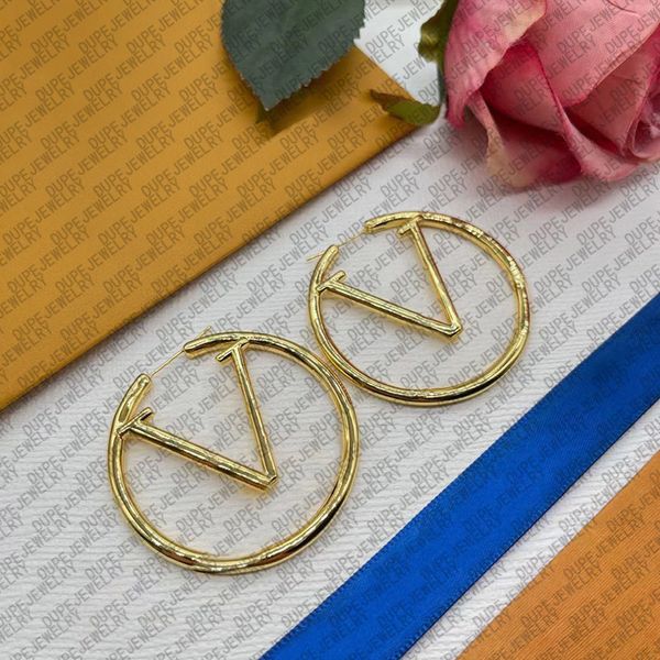 Popular brands Dupe Designer Earrings ICONIC Letter Hoop Earrings 18K Gold Plated Women Fashion Earing Luxury Ladies Jewelry
Popular brands Dupe Designer Earrings ICONIC Letter Hoop Earrings 18K Gold Plated Women Fashion Earing Luxury Ladies Jewelry