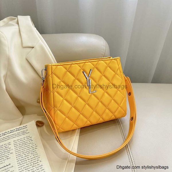 designer bag women's fashion shoulder handbag women's classic ringer crossbody bag metal alphabet shopping bag
designer bag women's fashion shoulder handbag women's classic ringer crossbody bag metal alphabet shopping bag