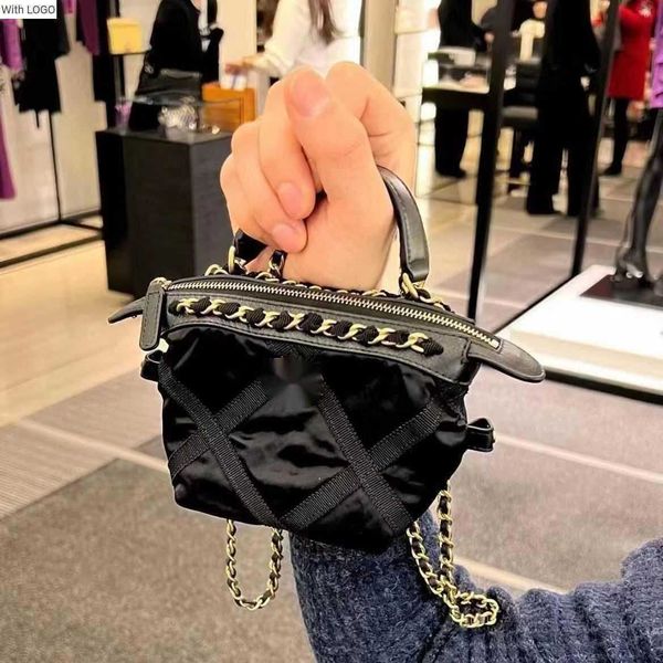 waist bags luxury brand design letter shoulder chain cc bag women's bag fashion lingge nylon lunch box dumpling bag single shoulder str, White
waist bags luxury brand design letter shoulder chain cc bag women's bag fashion lingge nylon lunch box dumpling bag single shoulder str, White