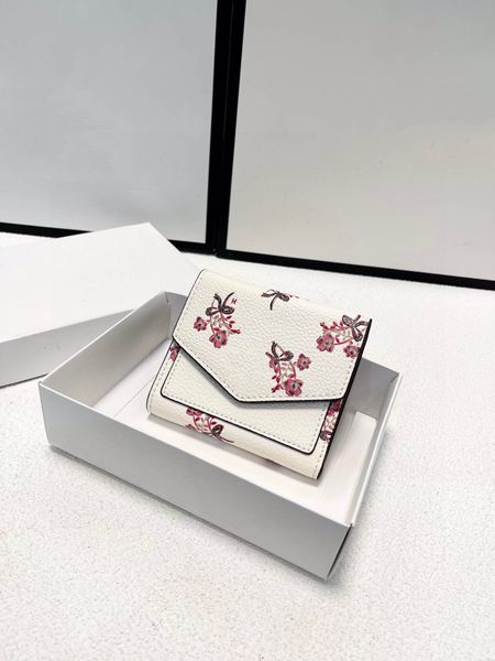 new fashion designer wallets luxury womens wallet classic white women bag shopping purse flower and letter borsa, Red;black
new fashion designer wallets luxury womens wallet classic white women bag shopping purse flower and letter borsa, Red;black