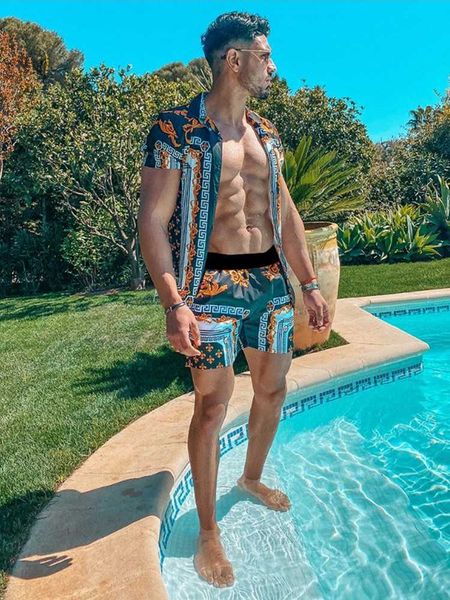 tracksuits fashion lapel button up shirt luxury floral print short sleeve and beach shorts 2-piece summer vacation beach suit for men, Gray
tracksuits fashion lapel button up shirt luxury floral print short sleeve and beach shorts 2-piece summer vacation beach suit for men, Gray