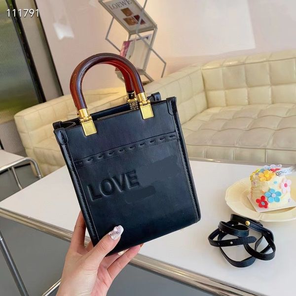 designer luxury wallet women's crossbody bag mini tote handbag leather shoulder bag handbag shopping brand handbag nylon handbag
designer luxury wallet women's crossbody bag mini tote handbag leather shoulder bag handbag shopping brand handbag nylon handbag