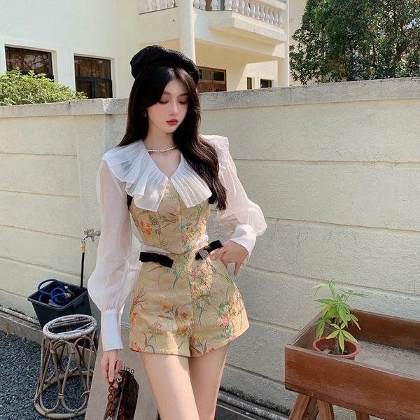 dress fashion threepiece women's pleated vneck bottoming shirt + retro floral sling outer vest + small fragrance shorts suit, White
dress fashion threepiece women's pleated vneck bottoming shirt + retro floral sling outer vest + small fragrance shorts suit, White