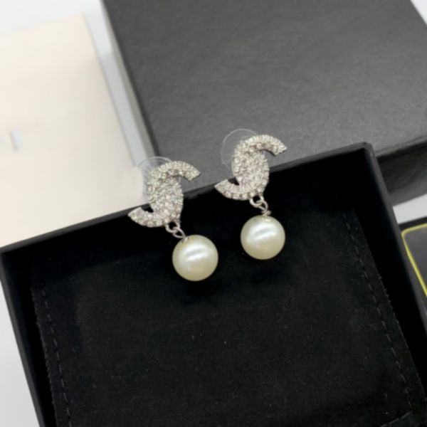 designer c earring luxury stud earing women fashion jewelry metal letter ccity crystal pearl earrings cjeweler woman gift ohrringe 4587, Golden;silver
designer c earring luxury stud earing women fashion jewelry metal letter ccity crystal pearl earrings cjeweler woman gift ohrringe 4587, Golden;silver