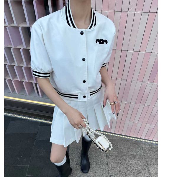 23ss womens designer clothing shirt suit skirt set striped embroidered short sleeve high waist pleated short half skirt sets womens clothing, White
23ss womens designer clothing shirt suit skirt set striped embroidered short sleeve high waist pleated short half skirt sets womens clothing, White
