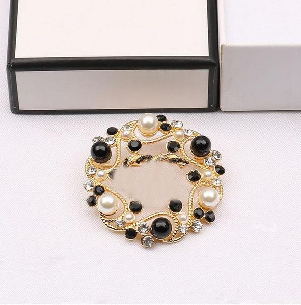 famous design gold g brand luxurys desinger brooch women rhinestone pearl letter brooches suit pin fashion jewelry clothing fashion decorati, Gray
famous design gold g brand luxurys desinger brooch women rhinestone pearl letter brooches suit pin fashion jewelry clothing fashion decorati, Gray