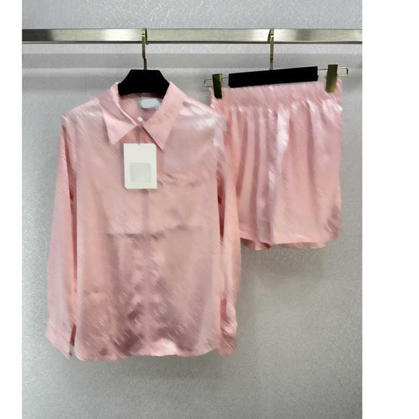 23ss new pajamas set loungewear designer brand womens home clothes set zip long sleeve shirt elastic waist shorts suit women clothing a1, Black;red
23ss new pajamas set loungewear designer brand womens home clothes set zip long sleeve shirt elastic waist shorts suit women clothing a1, Black;red