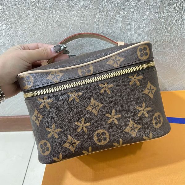 m41178 3size nice bb vanity bag wholesale luxurys handbags wash pouch bag womens shoulder designer tote makeup bag mens pochette make up lea
m41178 3size nice bb vanity bag wholesale luxurys handbags wash pouch bag womens shoulder designer tote makeup bag mens pochette make up lea