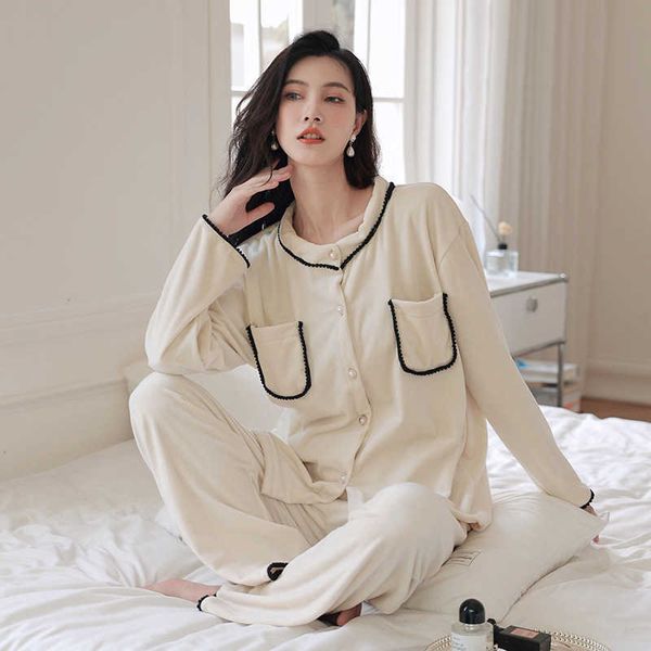 2022 new long sleeve women's home round neck island velvet pajamas set small autumn and winter 
2022 new long sleeve women's home round neck island velvet pajamas set small autumn and winter