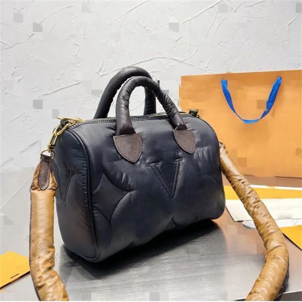 2023 fashion winter women messenger bags cosmetic shouder womens luxurys designers speedy flowers pillow bags
2023 fashion winter women messenger bags cosmetic shouder womens luxurys designers speedy flowers pillow bags