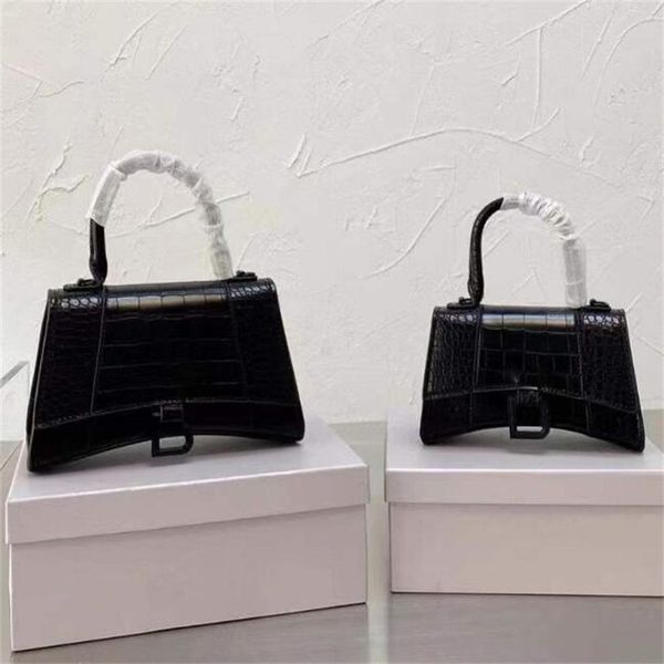 women's handbag designer one shoulder bag luxury crossbody bag crocodile skin print handbag fashion leather bag clamshell metal alphabe
women's handbag designer one shoulder bag luxury crossbody bag crocodile skin print handbag fashion leather bag clamshell metal alphabe