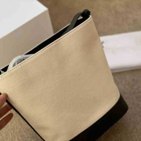 three-dimensional barrel bags mini tote women handbag shoulder leather luxury designer crossbody retro stitching all-match bucket 220302
three-dimensional barrel bags mini tote women handbag shoulder leather luxury designer crossbody retro stitching all-match bucket 220302