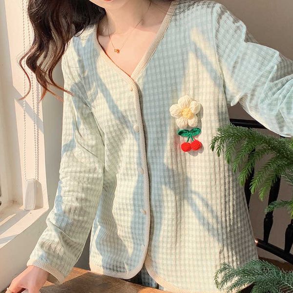 2023 spring flower small fragrance plaid home furnishing long sleeve pants with open button v-neck jacquard cotton pajamas for women
2023 spring flower small fragrance plaid home furnishing long sleeve pants with open button v-neck jacquard cotton pajamas for women