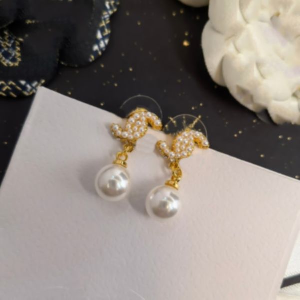 designer c earring luxury stud earing women fashion jewelry metal letter ccity crystal pearl earrings cjeweler woman gift ohrringe 5643, Golden;silver
designer c earring luxury stud earing women fashion jewelry metal letter ccity crystal pearl earrings cjeweler woman gift ohrringe 5643, Golden;silver