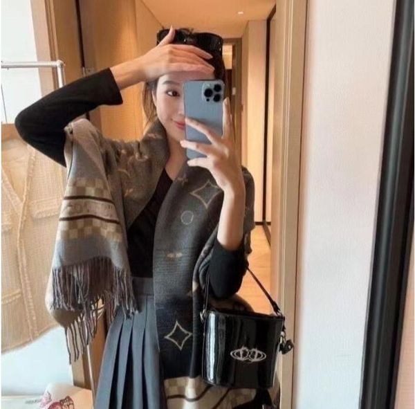 2023stylish women cashmere scarf full letter printed scarves soft touch warm wraps with tags autumn winter long shawls, Blue;gray
2023stylish women cashmere scarf full letter printed scarves soft touch warm wraps with tags autumn winter long shawls, Blue;gray