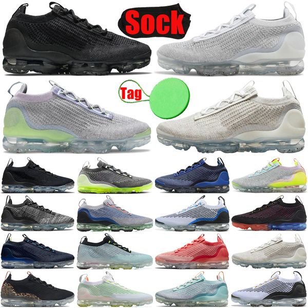 2021s mens womens running shoes triple black white game royal racer blue day to night neon men trainers sneakers top
2021s mens womens running shoes triple black white game royal racer blue day to night neon men trainers sneakers top