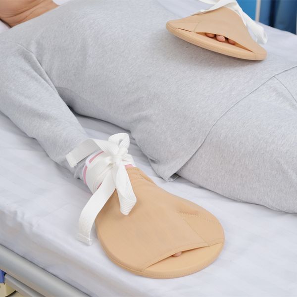 both hands restraint mitts anti-extrusion anti scratch padded bedridden elderly mechanical restraints in mental health
both hands restraint mitts anti-extrusion anti scratch padded bedridden elderly mechanical restraints in mental health