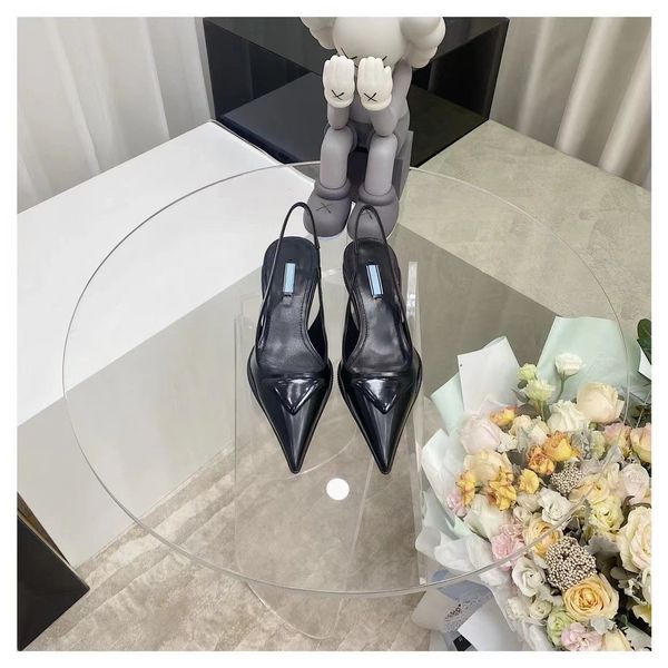 luxury leather lady sandals summer designer shoes fashion beach low heel women slippers letter drag 34-40, Black
luxury leather lady sandals summer designer shoes fashion beach low heel women slippers letter drag 34-40, Black