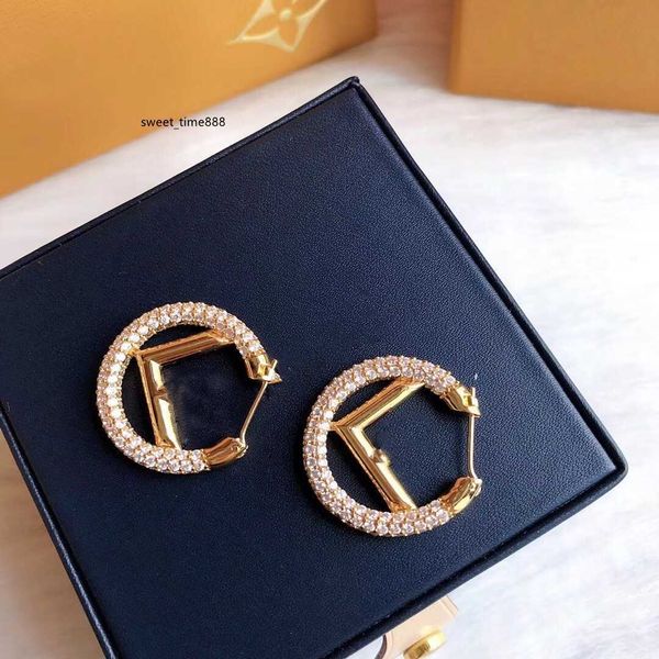 designer jewelrys f letter earrings fashion gold hoop earrings for lady women party wedding lovers gift engagement jewelry bride with box, Golden;silver
designer jewelrys f letter earrings fashion gold hoop earrings for lady women party wedding lovers gift engagement jewelry bride with box, Golden;silver