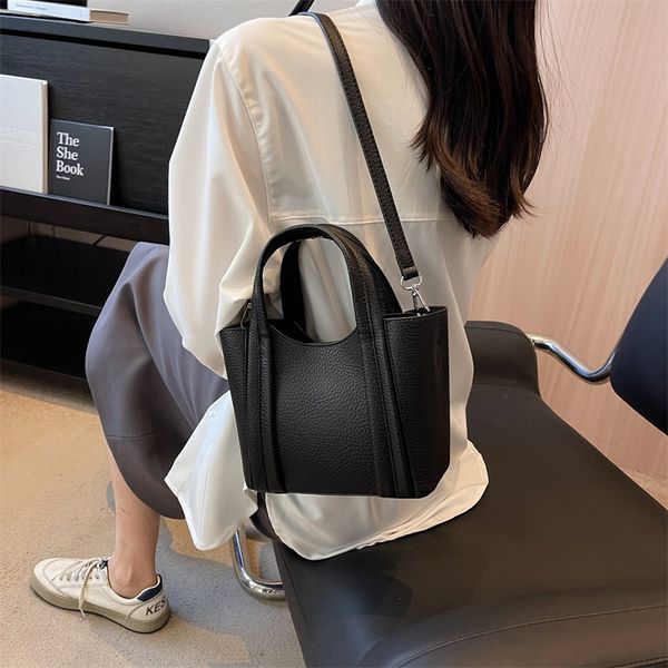 women inclined shoulder bags fashion casual womens bag small handbag totes high-capacity pu leather large volume wholesale girl mobile phone
women inclined shoulder bags fashion casual womens bag small handbag totes high-capacity pu leather large volume wholesale girl mobile phone