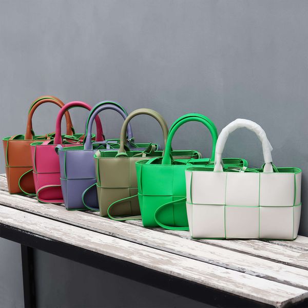 woven handbag large capacity leather shoulder bag mommy commuting tote bag color matching large grid mother bag crossbody bag
woven handbag large capacity leather shoulder bag mommy commuting tote bag color matching large grid mother bag crossbody bag