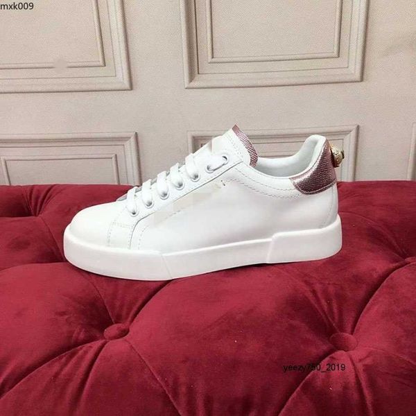 men women casual shoes designer bottom studded spikes fashion insider sneakers black red white leather low-shoes size35-45
men women casual shoes designer bottom studded spikes fashion insider sneakers black red white leather low-shoes size35-45