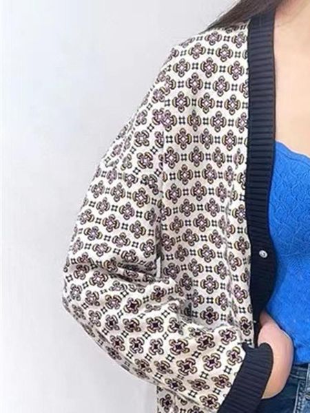 sweaters women's retro jacquard vneck knit cardigan coat 2022 fall winter fashion female contrast color singlebreasted knitted sweaters, White;black
sweaters women's retro jacquard vneck knit cardigan coat 2022 fall winter fashion female contrast color singlebreasted knitted sweaters, White;black