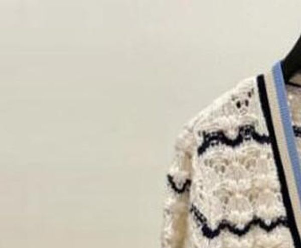 sweaters 2022 spring alphabet badges women stripes sweater ladies loose vneck single breasted hollow out long sleeve knit cardigan, White;black
sweaters 2022 spring alphabet badges women stripes sweater ladies loose vneck single breasted hollow out long sleeve knit cardigan, White;black