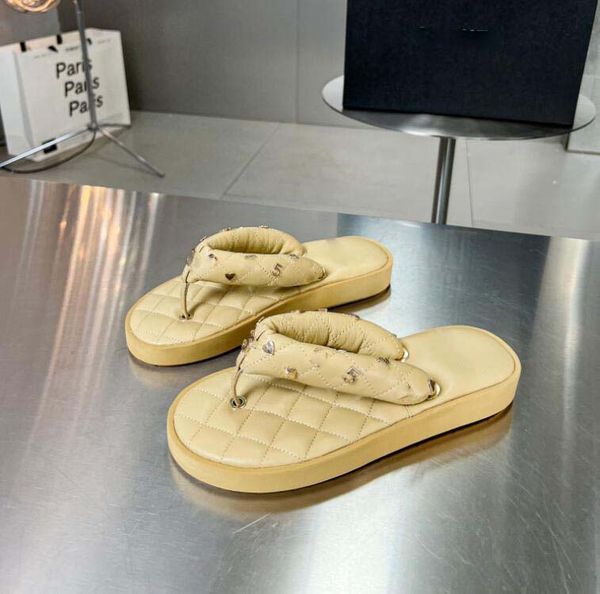 2023 sandal slipper internet celebrity burst solid color flat heels leisure thickened outside wear stepping on poop feeling increased 5 cm c, Black
2023 sandal slipper internet celebrity burst solid color flat heels leisure thickened outside wear stepping on poop feeling increased 5 cm c, Black