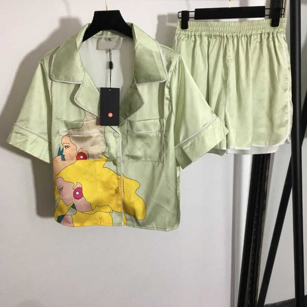 23ss loungewear designer brand womens home clothes set new pajamas set portrait print short sleeve shirt elastic waist shorts suit women clo, Black;red
23ss loungewear designer brand womens home clothes set new pajamas set portrait print short sleeve shirt elastic waist shorts suit women clo, Black;red