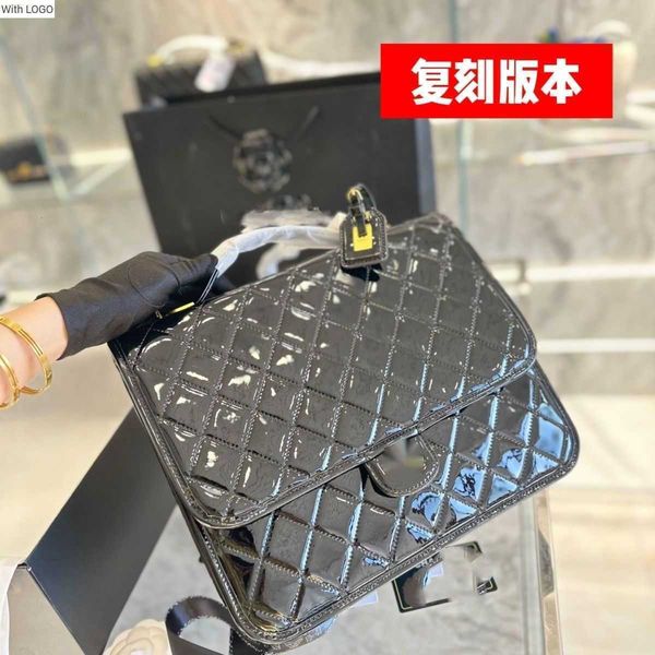 backpack luxury brand design letter quilted shoulder chain cc bag large capacity 22k lacquer leather womens backpack 2023 new college style, White
backpack luxury brand design letter quilted shoulder chain cc bag large capacity 22k lacquer leather womens backpack 2023 new college style, White