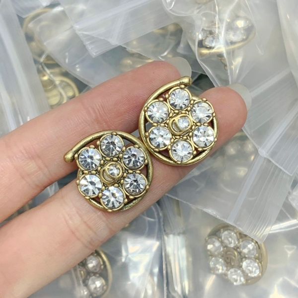 New G Vintage letter-colored diamond Flower stud earrings temperament Fashion Jewelry Designer Earrings
New G Vintage letter-colored diamond Flower stud earrings temperament Fashion Jewelry Designer Earrings