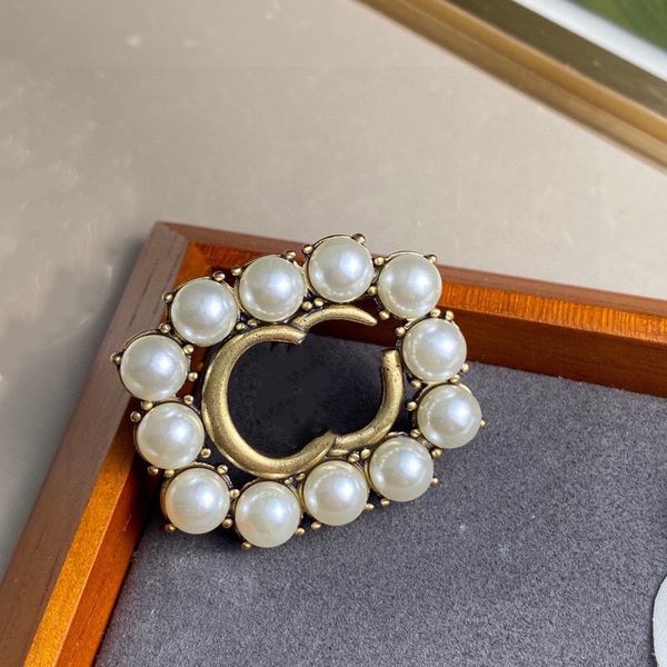 luxury gold g letters brooches designer pins vintage brooches for women men ggity fashion crystal pearl brooch pin jewelry for party ag8, Gray
luxury gold g letters brooches designer pins vintage brooches for women men ggity fashion crystal pearl brooch pin jewelry for party ag8, Gray