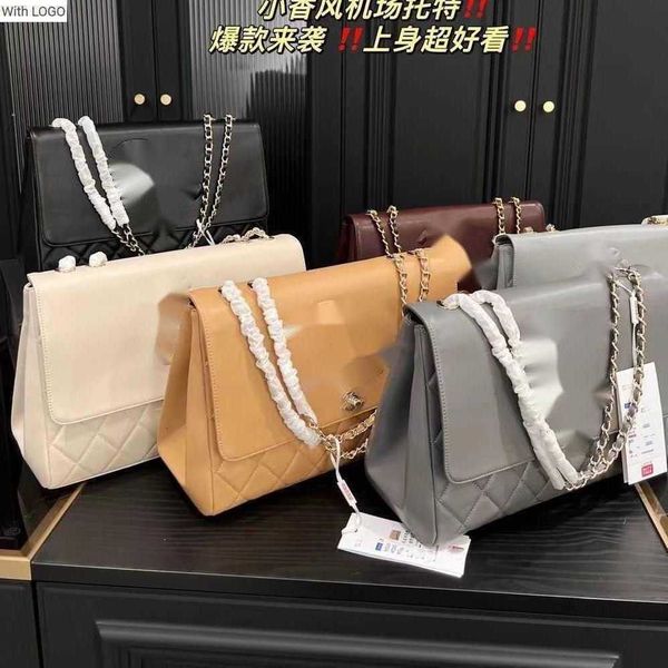waist bagsluxury brand design letter quilted shoulder chain cc bag sheepskin locomotive bag lingge chain bag large capacity casual and versa, White
waist bagsluxury brand design letter quilted shoulder chain cc bag sheepskin locomotive bag lingge chain bag large capacity casual and versa, White