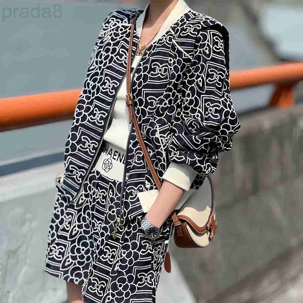 women's shorts designer new zippered 3/4 sleeve jacket+elastic waist shorts set with a casual and super beautiful temperament j1e2, White;black
women's shorts designer new zippered 3/4 sleeve jacket+elastic waist shorts set with a casual and super beautiful temperament j1e2, White;black