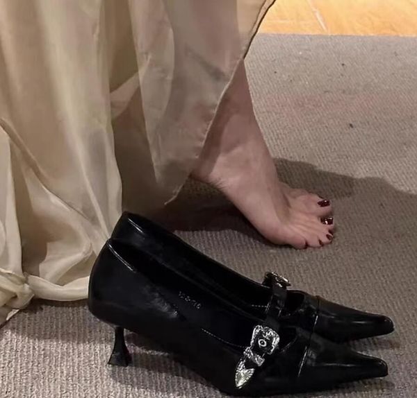 vintage style black wedding dress shoes pointed toe buckle kitten heel lady bridal pumps
vintage style black wedding dress shoes pointed toe buckle kitten heel lady bridal pumps