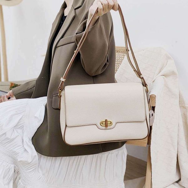2023 new small square headband layer cowhide texture underarm bag fashionable and simple single shoulder crossbody genuine leather
2023 new small square headband layer cowhide texture underarm bag fashionable and simple single shoulder crossbody genuine leather