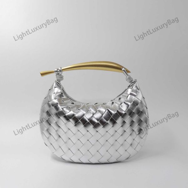 2023 shark woven bag high capacity silver handheld dumpling bag solid metal handle casual handheld women's bag 230419
2023 shark woven bag high capacity silver handheld dumpling bag solid metal handle casual handheld women's bag 230419
