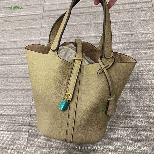 hemres picotn handbags the first layer of soft cow leather real lock vegetable basket bucket bag litchi grain female portable one-shoulder c, Black
hemres picotn handbags the first layer of soft cow leather real lock vegetable basket bucket bag litchi grain female portable one-shoulder c, Black