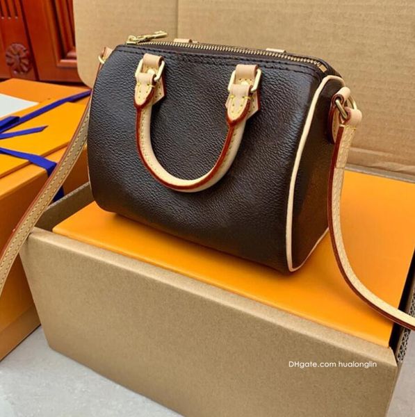 luxury designer women bag tote handbag shoulder bags quality with flowers letters serial number wholesale 25cm
luxury designer women bag tote handbag shoulder bags quality with flowers letters serial number wholesale 25cm