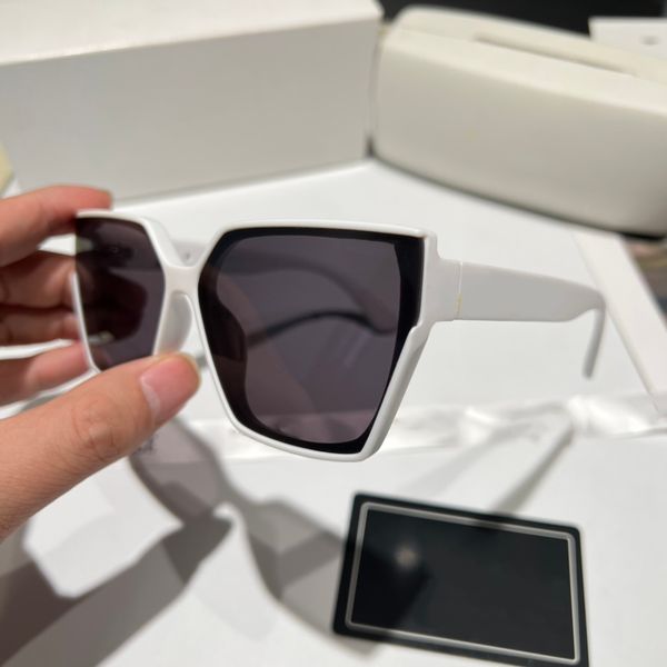 raybon sun glass 4 color lenes men's and women's sunglasses design model pola polaroid lenses, White;black
raybon sun glass 4 color lenes men's and women's sunglasses design model pola polaroid lenses, White;black