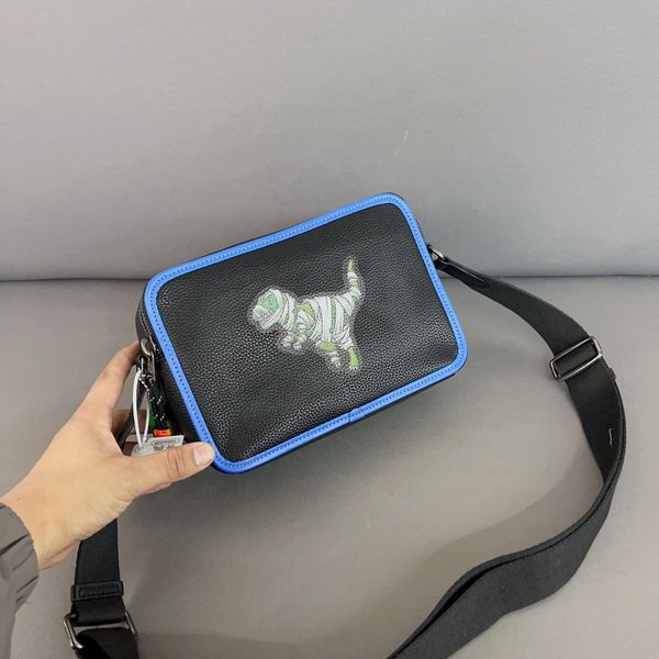 men's designer dinosaur messenger bag small square artwork trunk bags crossbody chain adjustable shoulder 24cm
men's designer dinosaur messenger bag small square artwork trunk bags crossbody chain adjustable shoulder 24cm