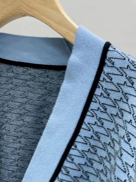 sweaters women vneck knit cardigan contrast pattern jacquard lady singlebreasted sweater outwear 2022 new fashion coat, White;black
sweaters women vneck knit cardigan contrast pattern jacquard lady singlebreasted sweater outwear 2022 new fashion coat, White;black