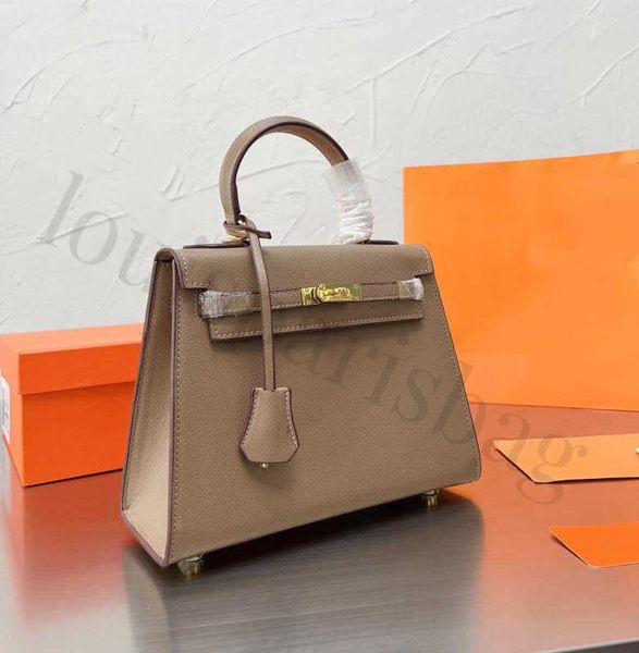fashion designer women's cowhide leather tote bag glamour shoulder handbags strap with box size 20cm 25cm
fashion designer women's cowhide leather tote bag glamour shoulder handbags strap with box size 20cm 25cm