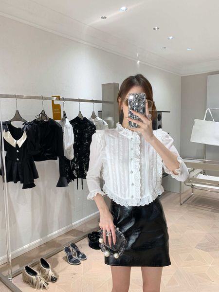 23ss lace blouse high neck blouse womens designer clothing women long sleeve shirt white shirt lapel short style hollowed out embroidered sh
23ss lace blouse high neck blouse womens designer clothing women long sleeve shirt white shirt lapel short style hollowed out embroidered sh